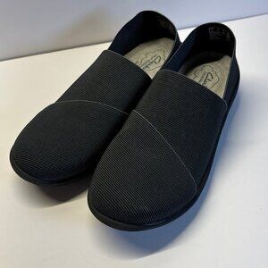 Clark’s Cloudstepper Black Elastic Shoes (size 6.5)